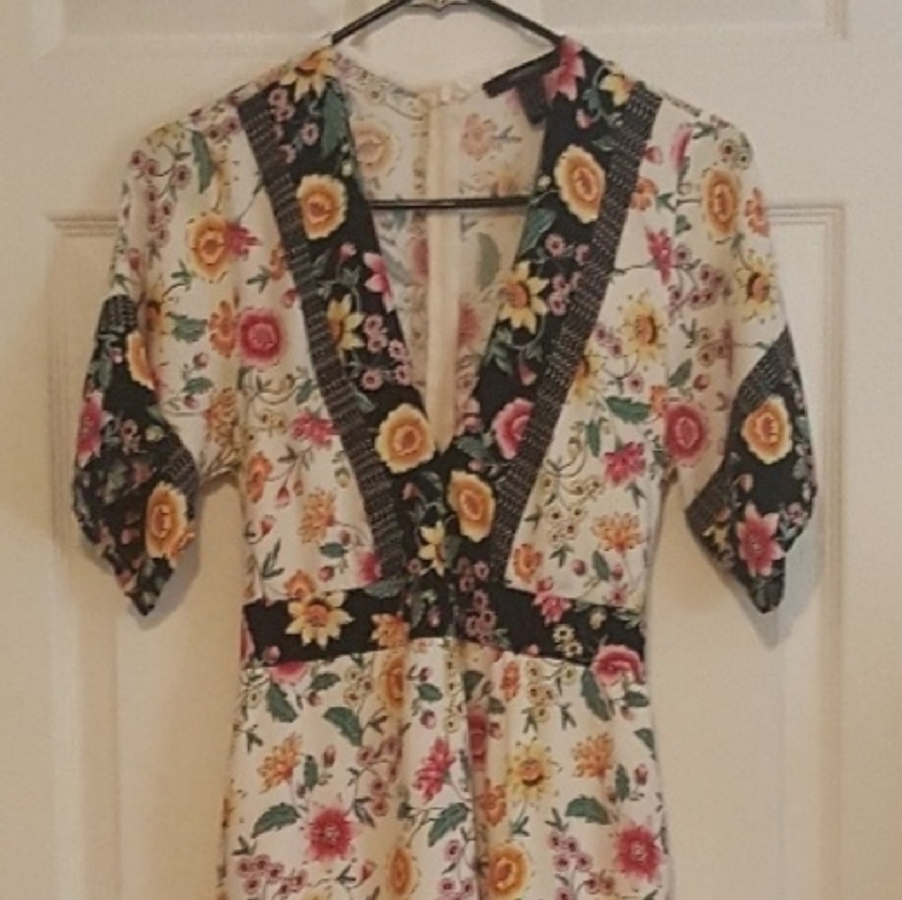 NWOT F21 Deep V Neck Floral Maxi Dress